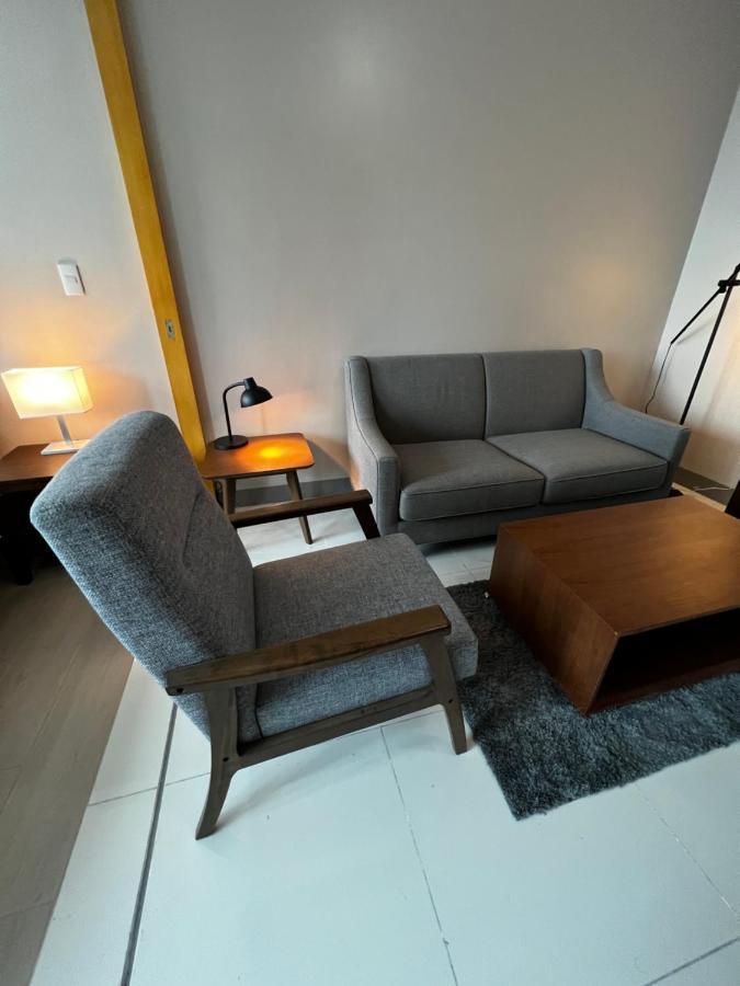 1 Bedroom Uptown Bgc Across Uptown Mall Манила Екстериор снимка