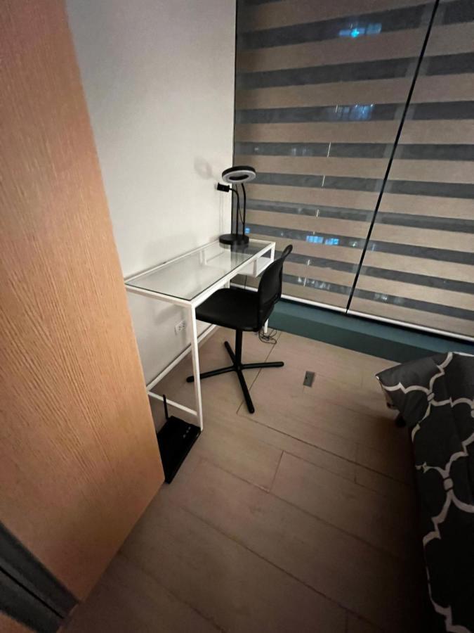 1 Bedroom Uptown Bgc Across Uptown Mall Манила Екстериор снимка