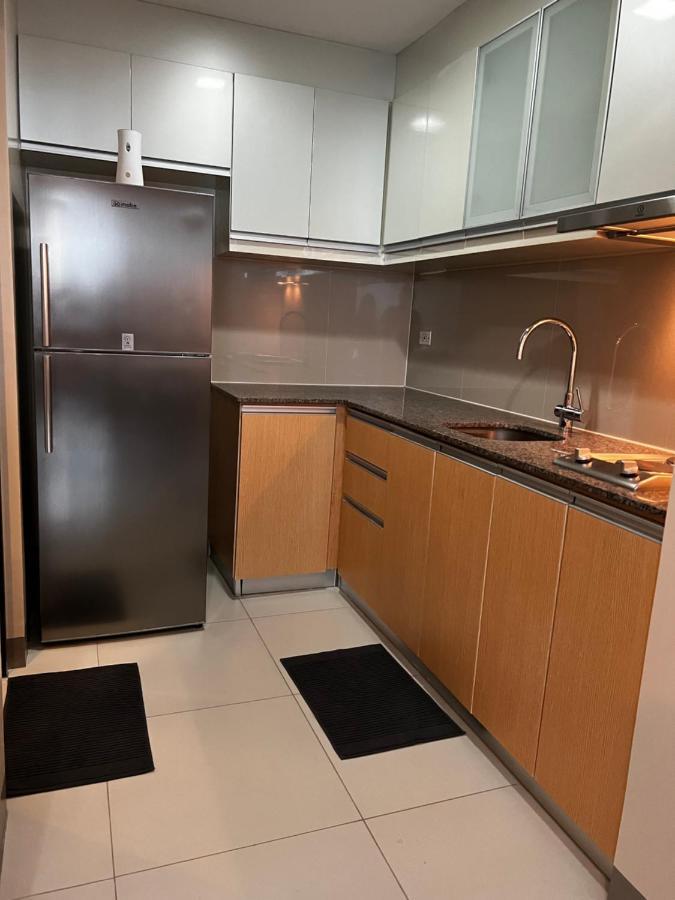 1 Bedroom Uptown Bgc Across Uptown Mall Манила Екстериор снимка