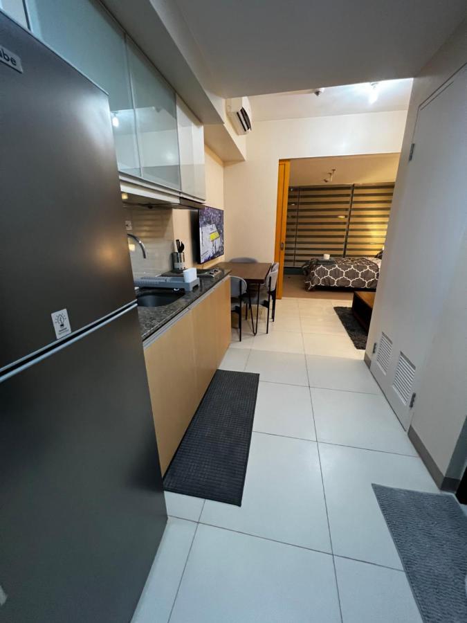 1 Bedroom Uptown Bgc Across Uptown Mall Манила Екстериор снимка