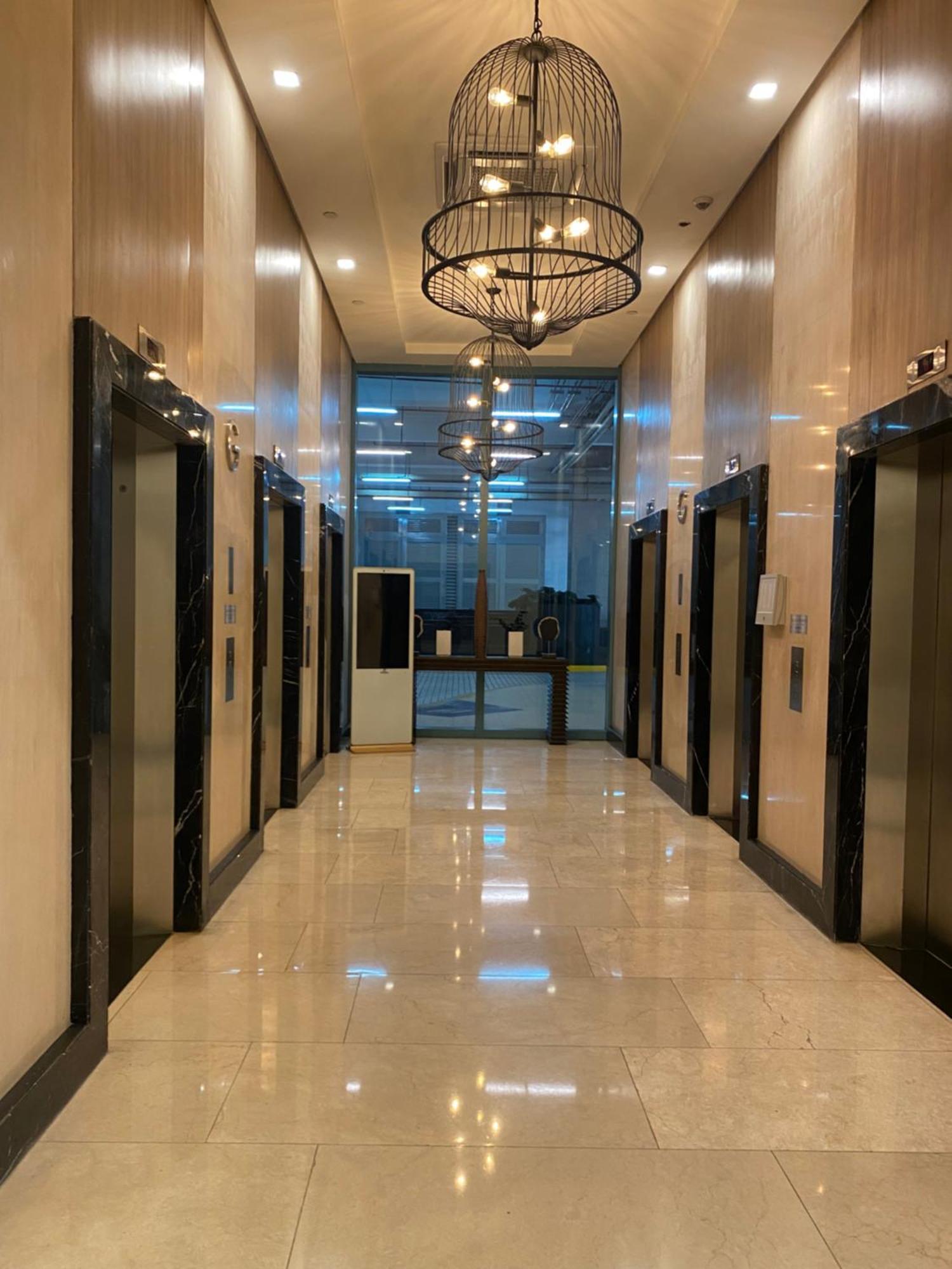 1 Bedroom Uptown Bgc Across Uptown Mall Манила Екстериор снимка